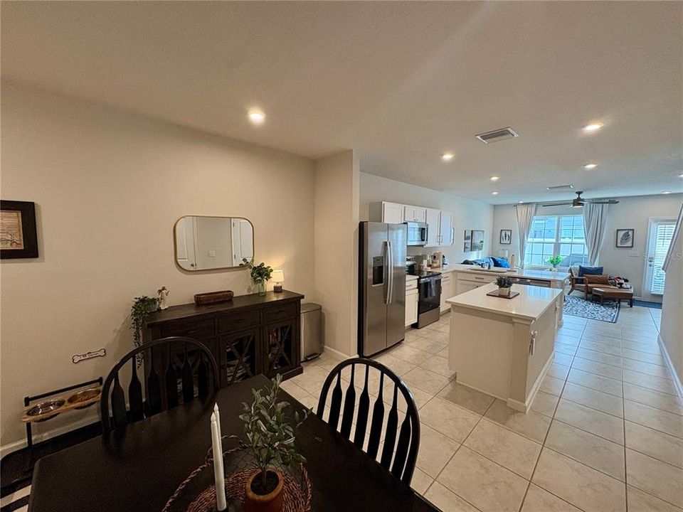 В аренду: $2,400 (3 спален, 2 ванн, 1431 Квадратных фут)