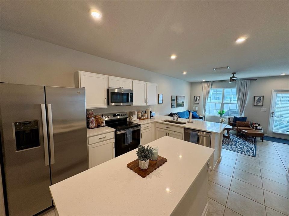 В аренду: $2,400 (3 спален, 2 ванн, 1431 Квадратных фут)