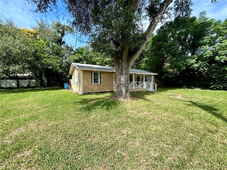 出租: $1,750 (3 贝兹, 1 浴室, 946 平方英尺)