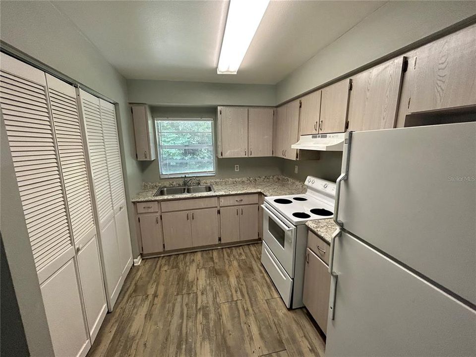 出租: $1,750 (3 贝兹, 1 浴室, 946 平方英尺)