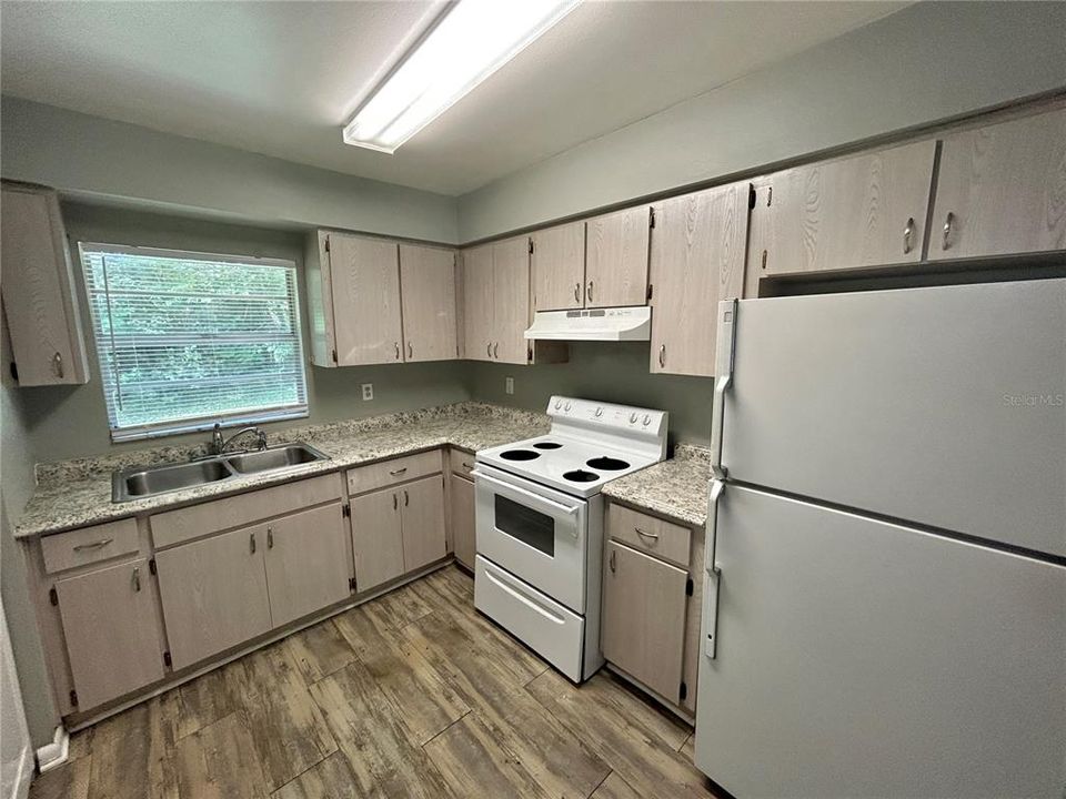 出租: $1,750 (3 贝兹, 1 浴室, 946 平方英尺)