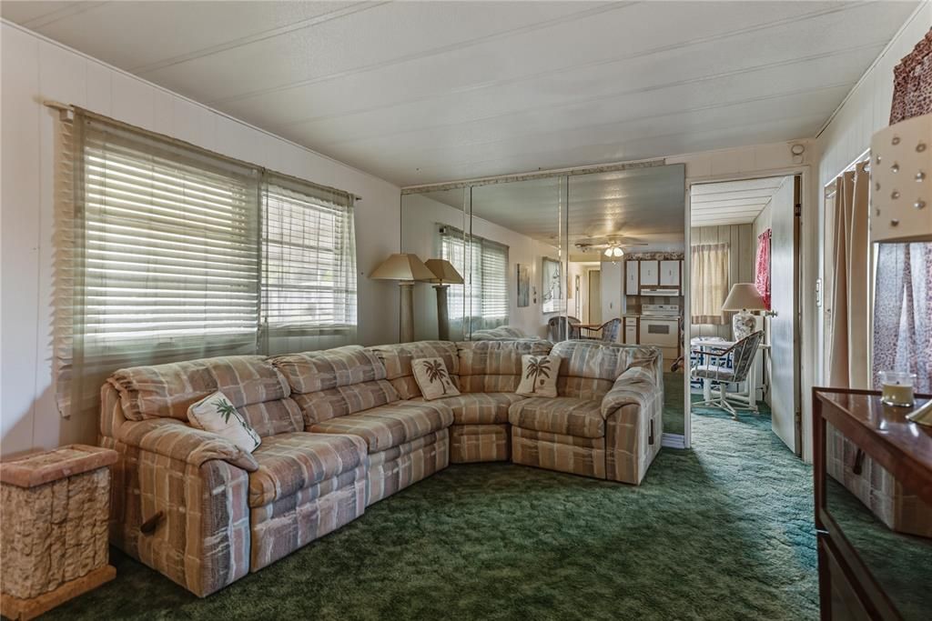 待售: $59,900 (2 贝兹, 1 浴室, 672 平方英尺)