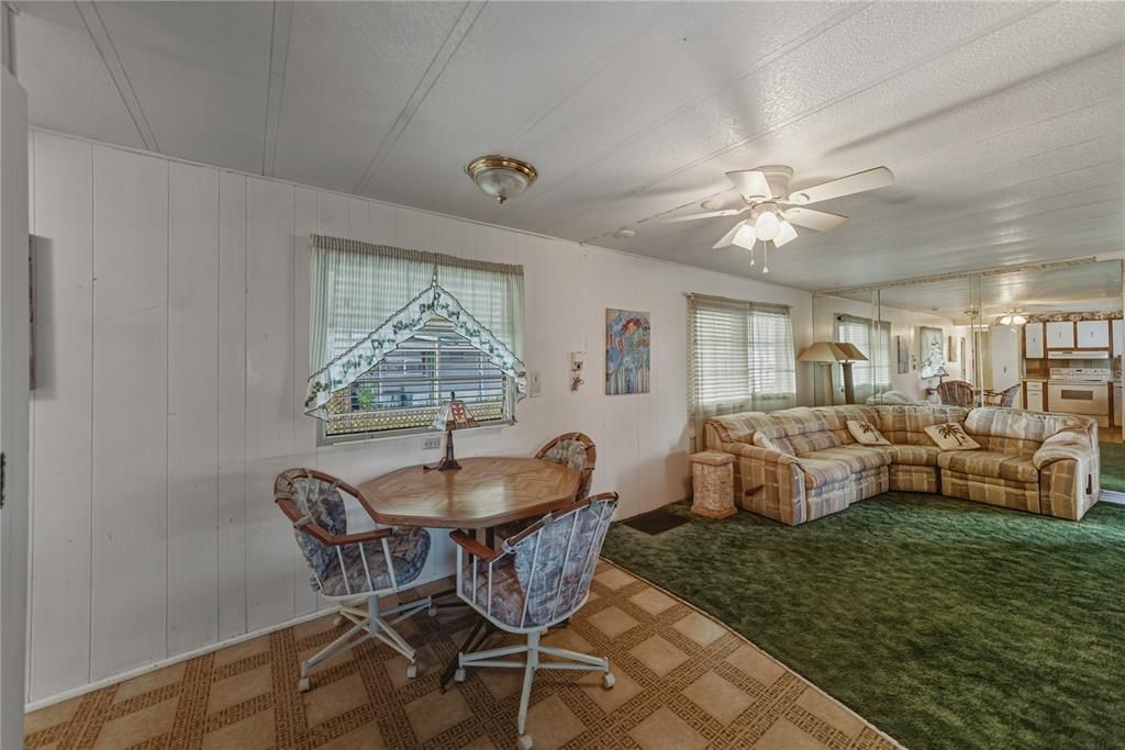 待售: $59,900 (2 贝兹, 1 浴室, 672 平方英尺)