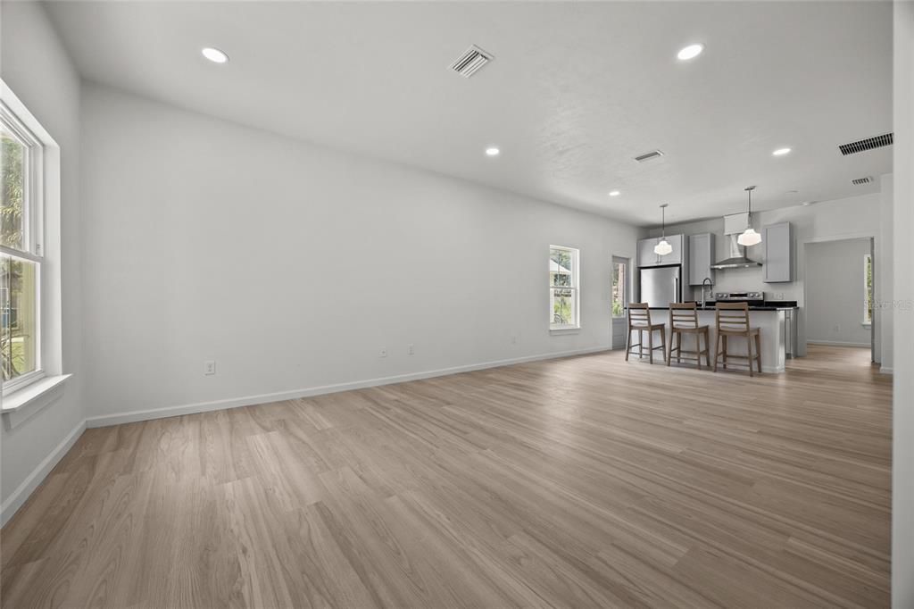 На продажу: $239,000 (3 спален, 2 ванн, 1103 Квадратных фут)