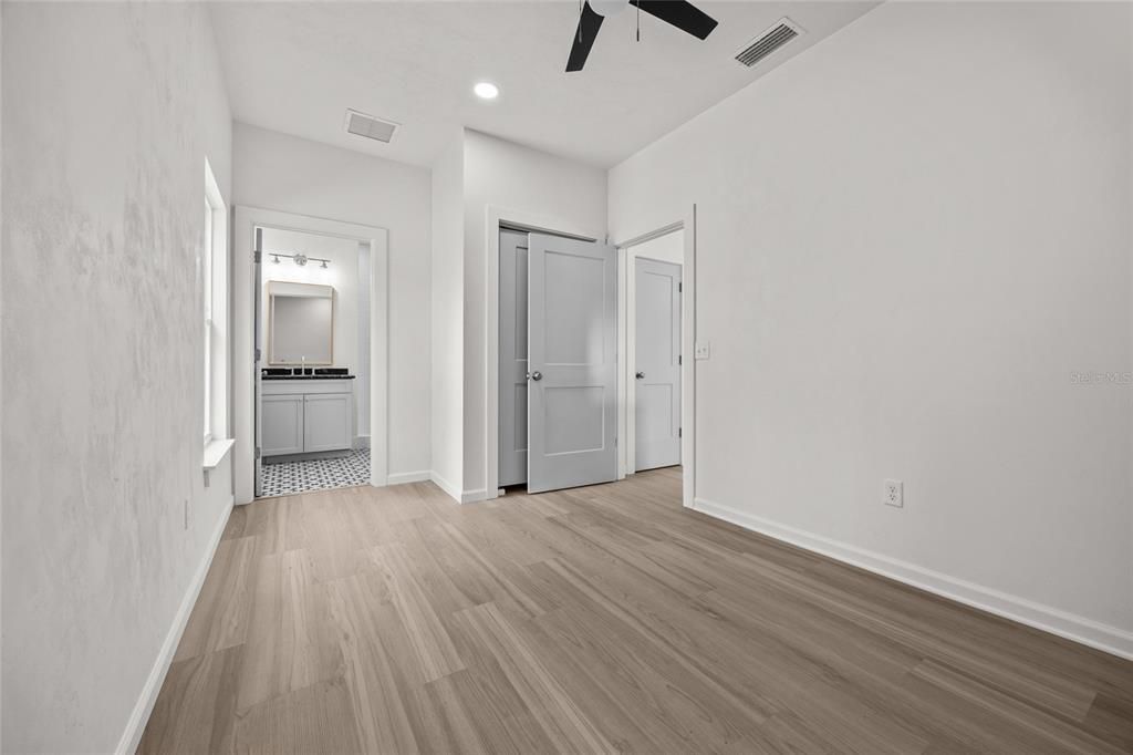 На продажу: $239,000 (3 спален, 2 ванн, 1103 Квадратных фут)