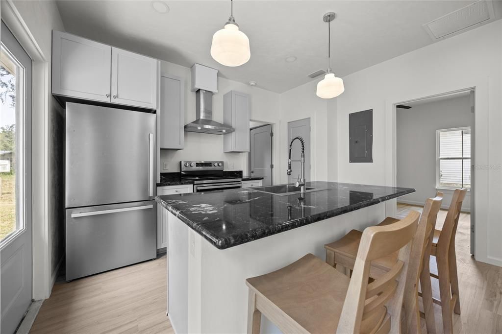 На продажу: $239,000 (3 спален, 2 ванн, 1103 Квадратных фут)