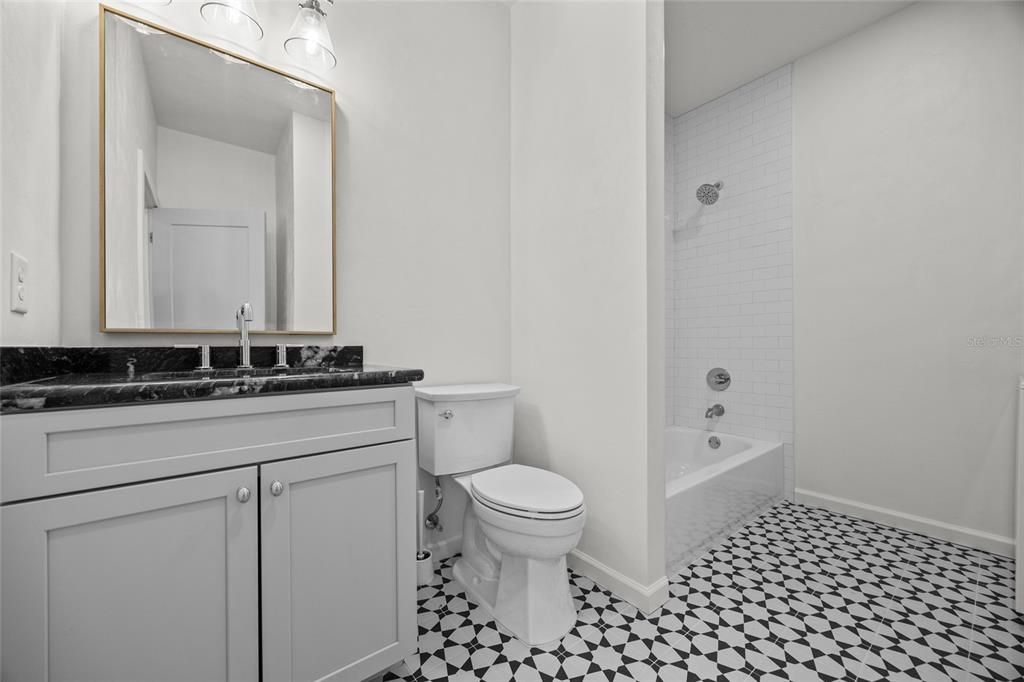 На продажу: $239,000 (3 спален, 2 ванн, 1103 Квадратных фут)