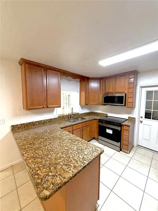 For Rent: $2,750 (3 beds, 2 baths, 1415 Square Feet)