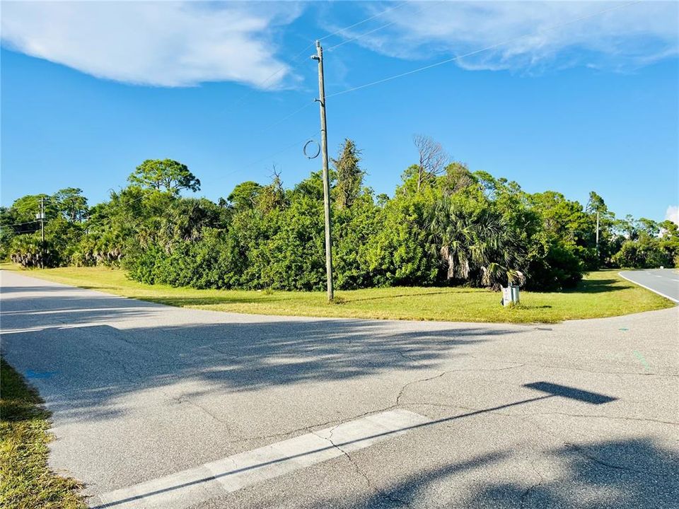 En Venta: $599,900 (4.92 acres)