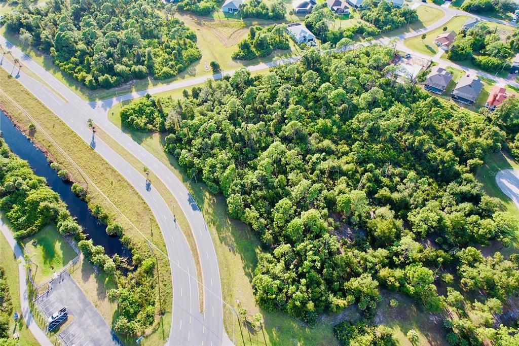 En Venta: $599,900 (4.92 acres)