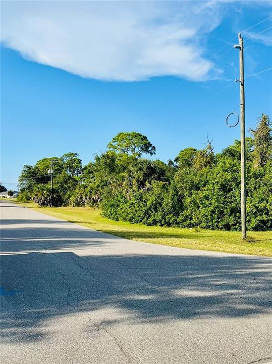 En Venta: $599,900 (4.92 acres)