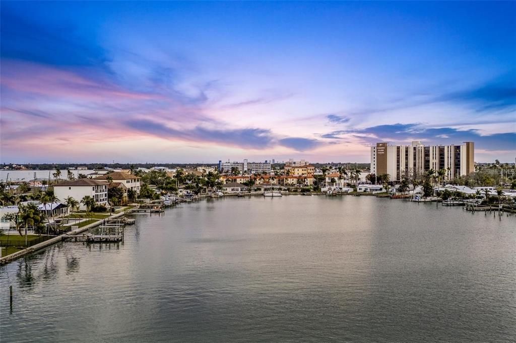 待售: $4,800,000 (6 贝兹, 4 浴室, 3926 平方英尺)