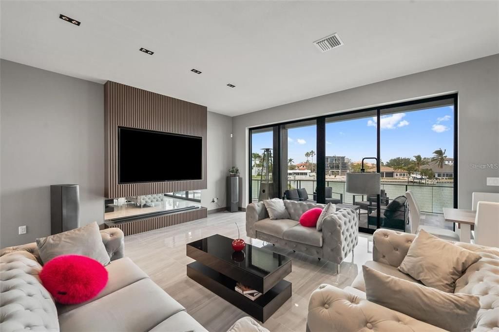 待售: $4,800,000 (6 贝兹, 4 浴室, 3926 平方英尺)