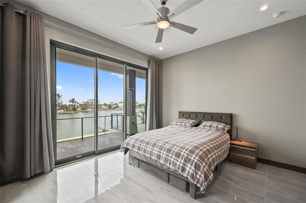 待售: $4,800,000 (6 贝兹, 4 浴室, 3926 平方英尺)