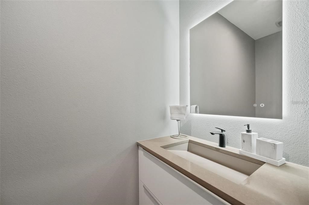 待售: $4,800,000 (6 贝兹, 4 浴室, 3926 平方英尺)