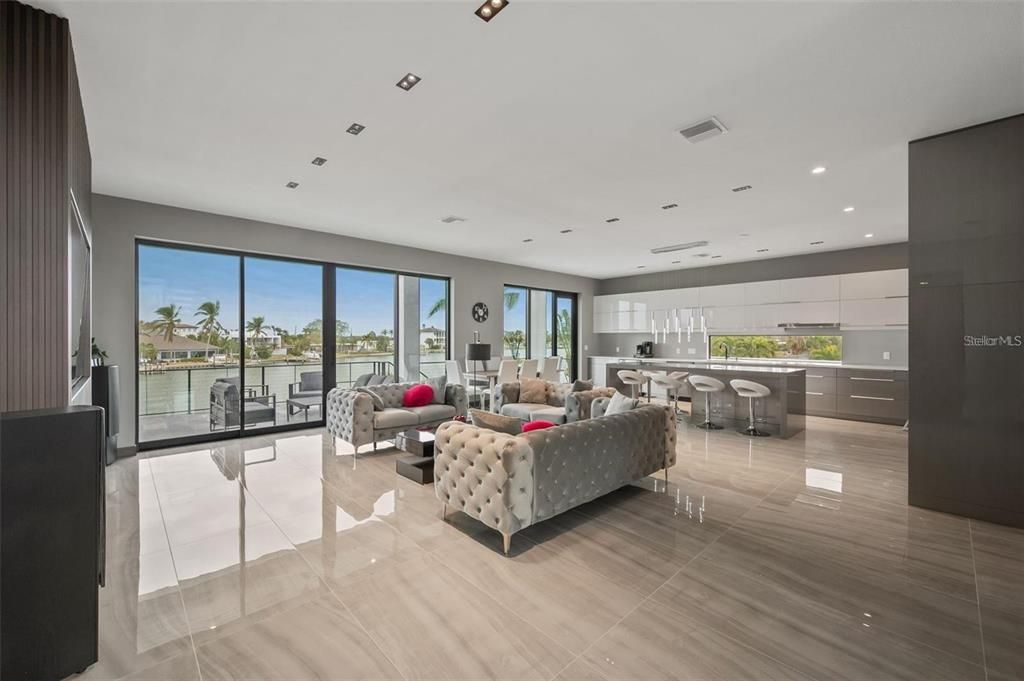 待售: $4,800,000 (6 贝兹, 4 浴室, 3926 平方英尺)