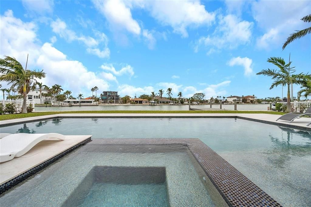 待售: $4,800,000 (6 贝兹, 4 浴室, 3926 平方英尺)