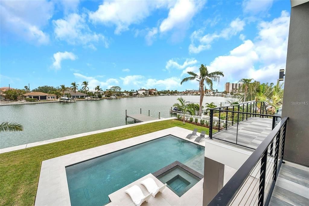 待售: $4,800,000 (6 贝兹, 4 浴室, 3926 平方英尺)