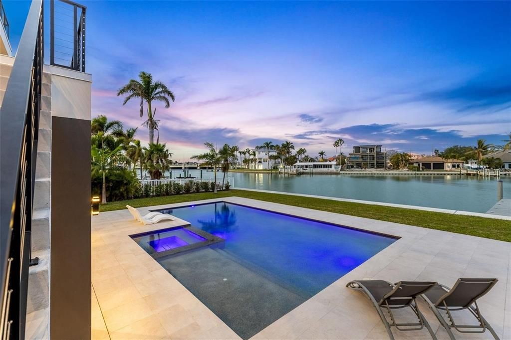 待售: $4,800,000 (6 贝兹, 4 浴室, 3926 平方英尺)