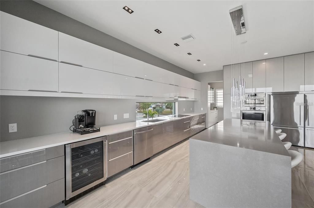 待售: $4,800,000 (6 贝兹, 4 浴室, 3926 平方英尺)