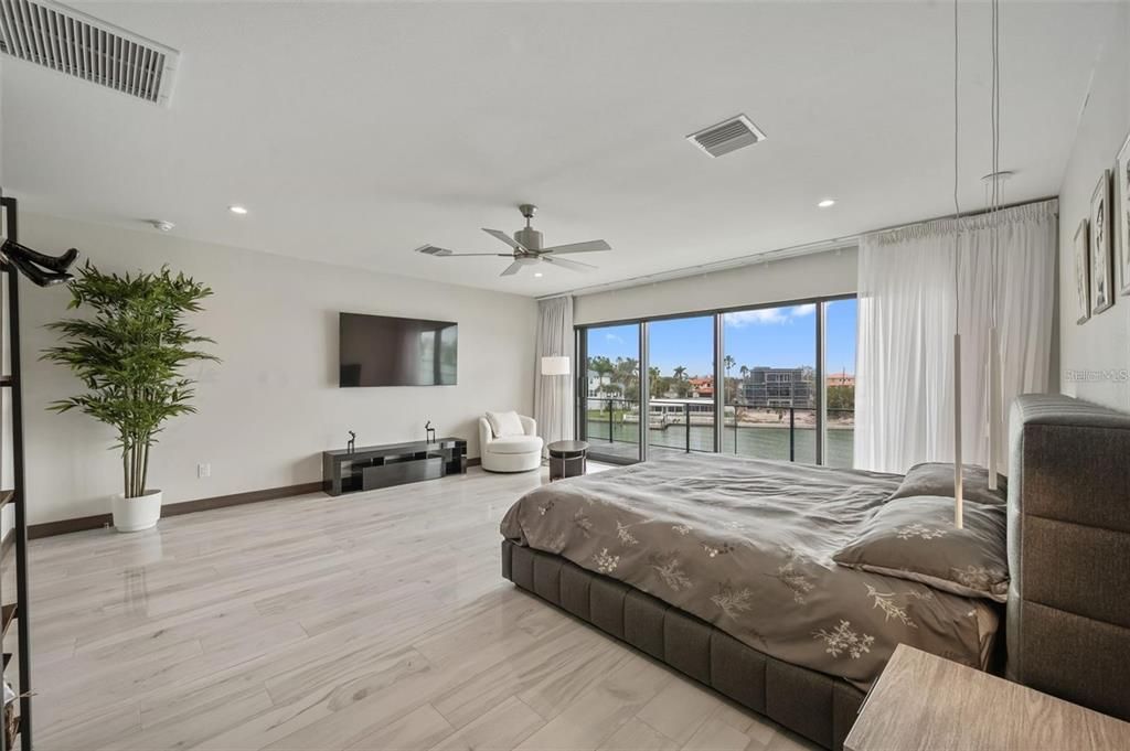 待售: $4,800,000 (6 贝兹, 4 浴室, 3926 平方英尺)