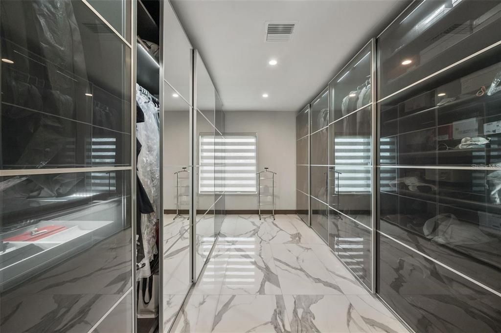 待售: $4,800,000 (6 贝兹, 4 浴室, 3926 平方英尺)