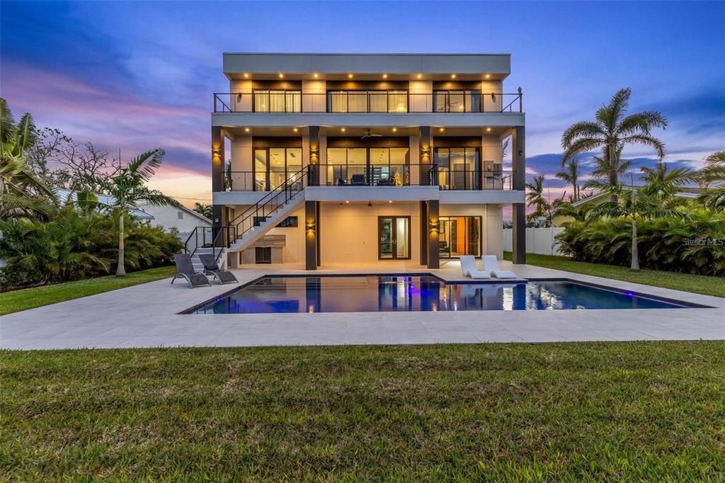 待售: $4,800,000 (6 贝兹, 4 浴室, 3926 平方英尺)