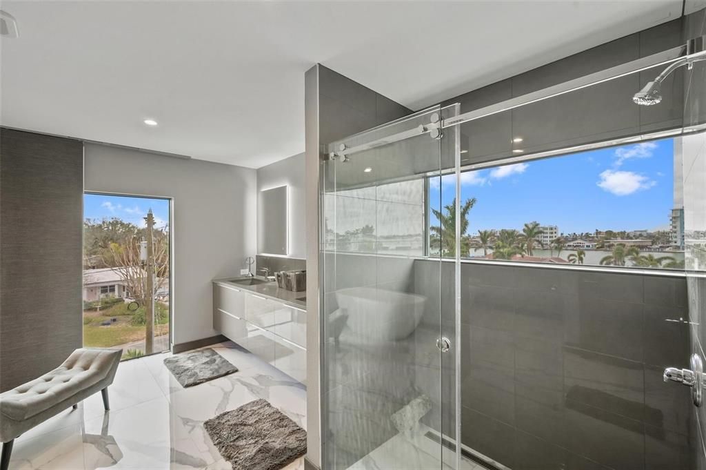 待售: $4,800,000 (6 贝兹, 4 浴室, 3926 平方英尺)