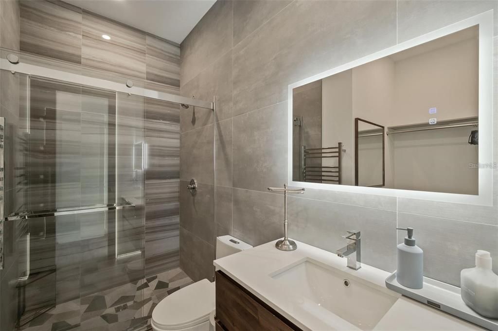 待售: $4,800,000 (6 贝兹, 4 浴室, 3926 平方英尺)