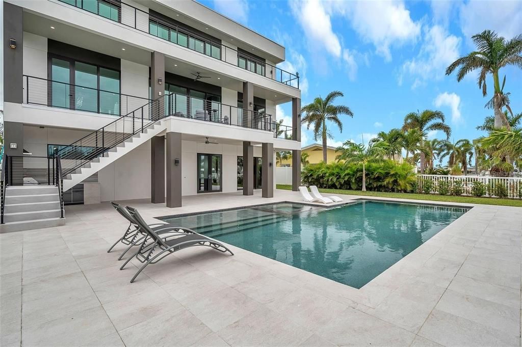 待售: $4,800,000 (6 贝兹, 4 浴室, 3926 平方英尺)