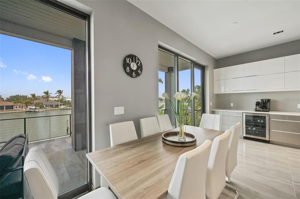 待售: $4,800,000 (6 贝兹, 4 浴室, 3926 平方英尺)