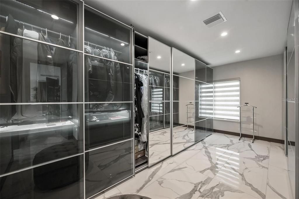 待售: $4,800,000 (6 贝兹, 4 浴室, 3926 平方英尺)