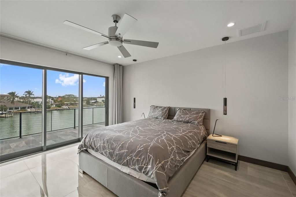 待售: $4,800,000 (6 贝兹, 4 浴室, 3926 平方英尺)