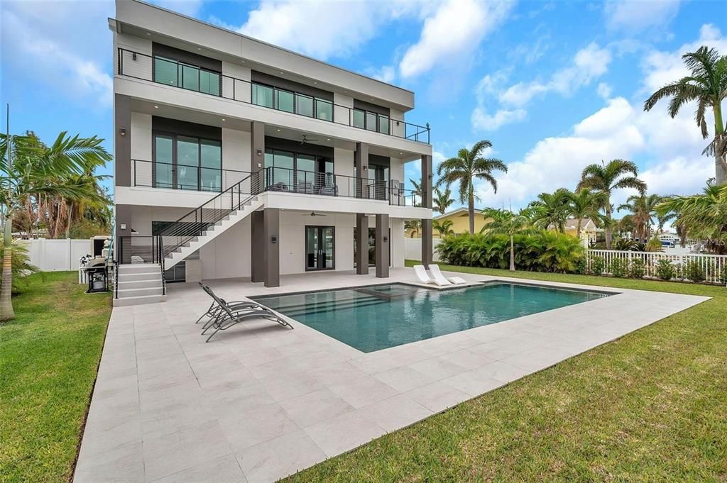 待售: $4,800,000 (6 贝兹, 4 浴室, 3926 平方英尺)