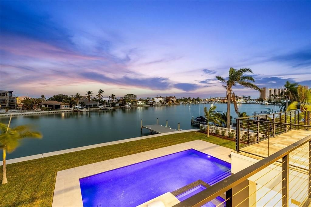 待售: $4,800,000 (6 贝兹, 4 浴室, 3926 平方英尺)