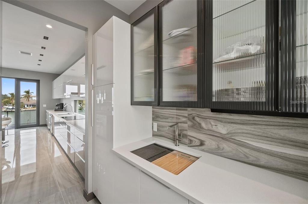 待售: $4,800,000 (6 贝兹, 4 浴室, 3926 平方英尺)