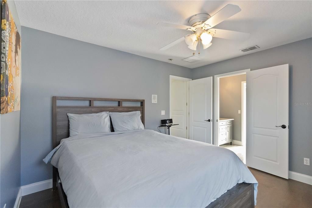 待售: $635,000 (4 贝兹, 3 浴室, 2476 平方英尺)