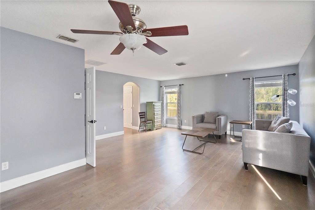 待售: $635,000 (4 贝兹, 3 浴室, 2476 平方英尺)