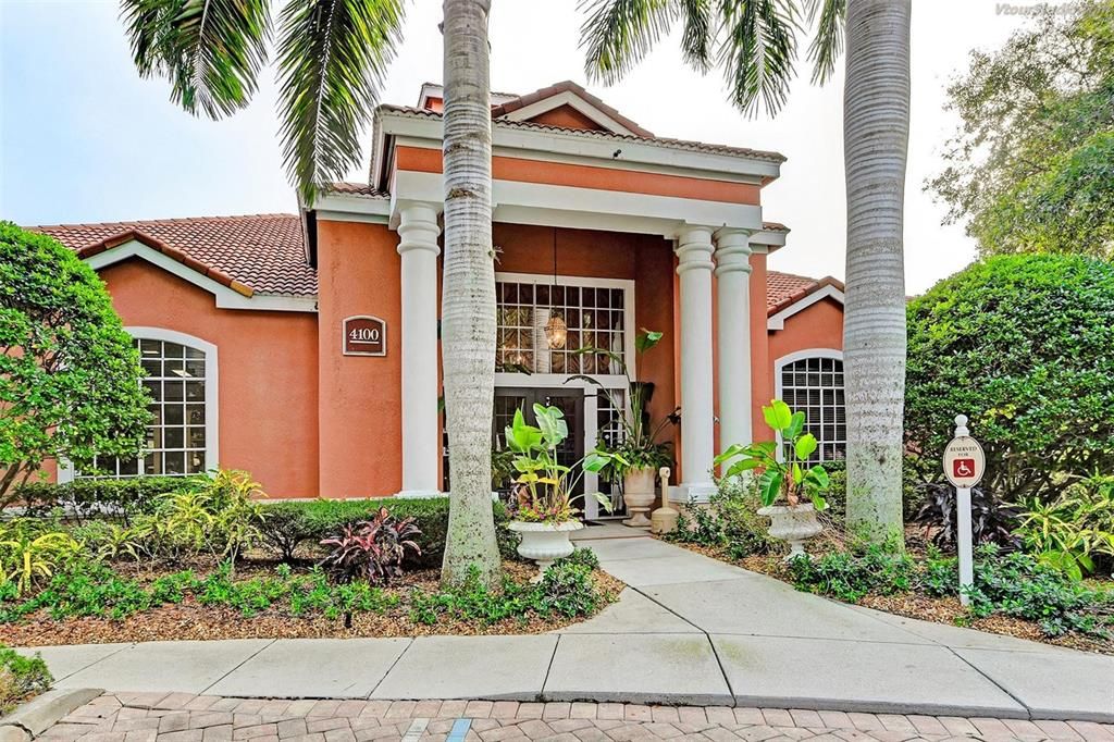 待售: $231,900 (1 贝兹, 1 浴室, 949 平方英尺)