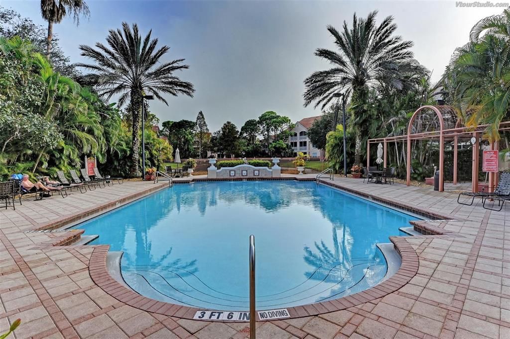 待售: $231,900 (1 贝兹, 1 浴室, 949 平方英尺)