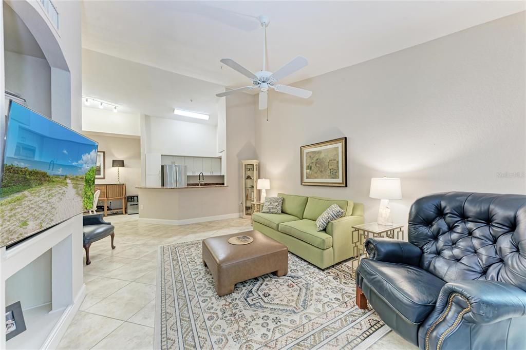 待售: $231,900 (1 贝兹, 1 浴室, 949 平方英尺)