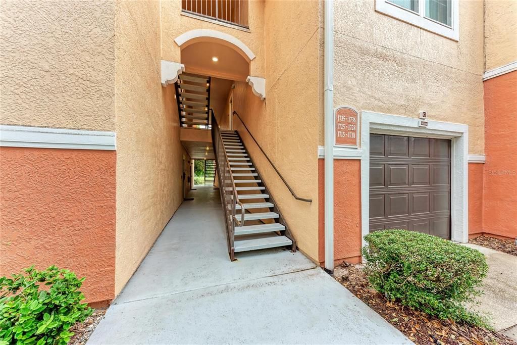 待售: $231,900 (1 贝兹, 1 浴室, 949 平方英尺)