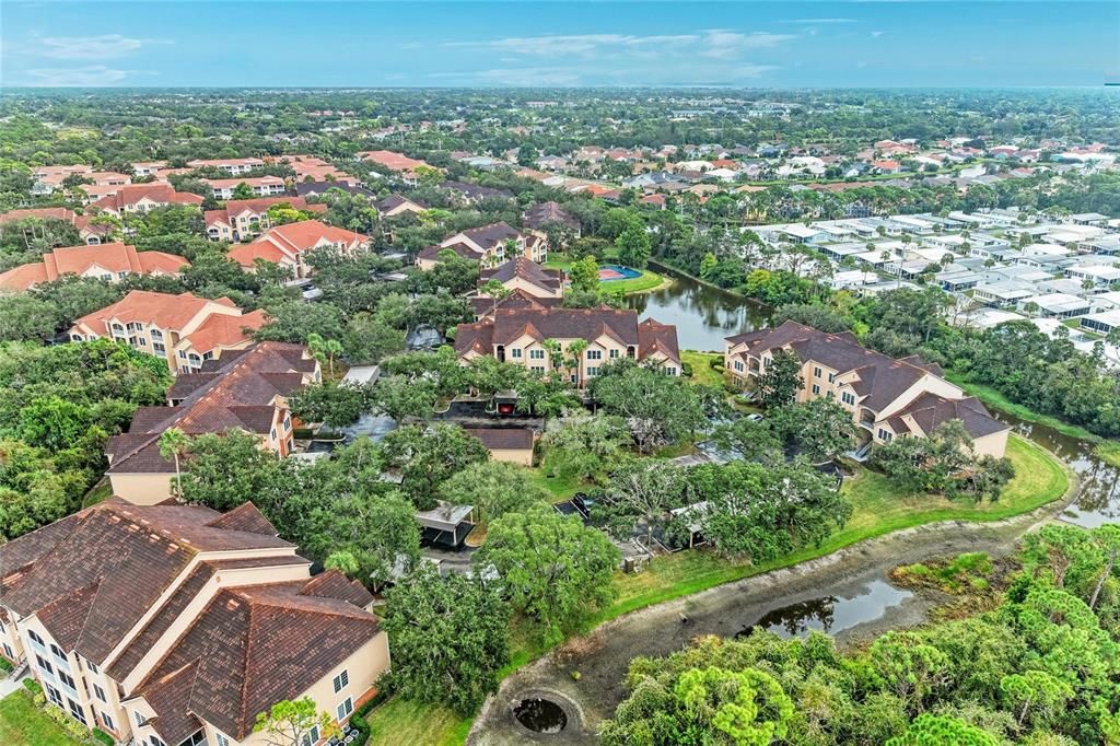 待售: $231,900 (1 贝兹, 1 浴室, 949 平方英尺)