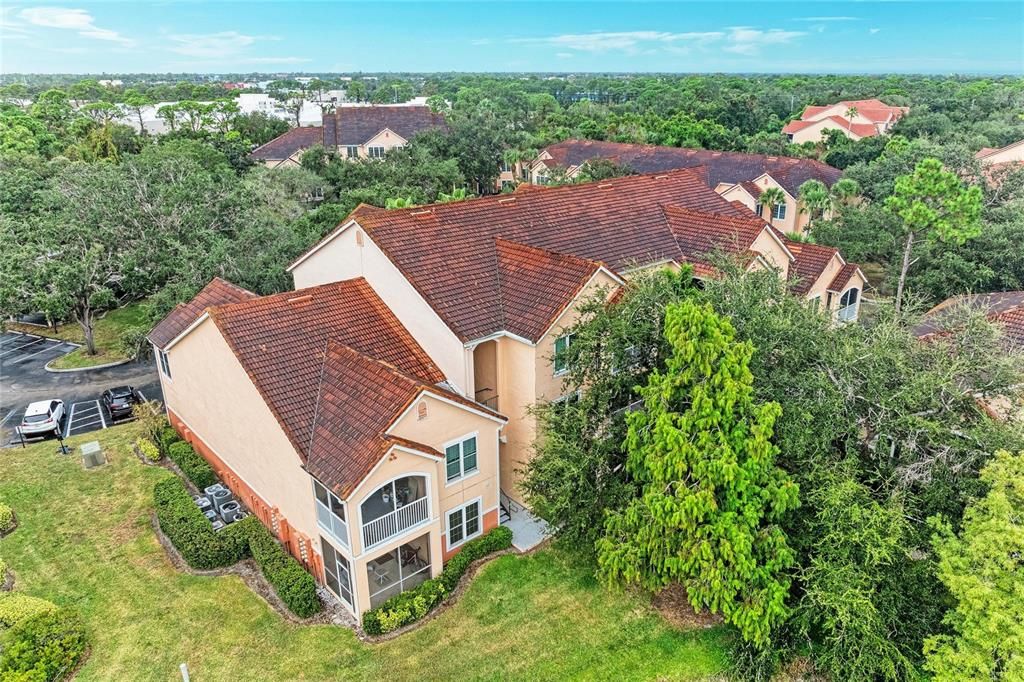 待售: $231,900 (1 贝兹, 1 浴室, 949 平方英尺)