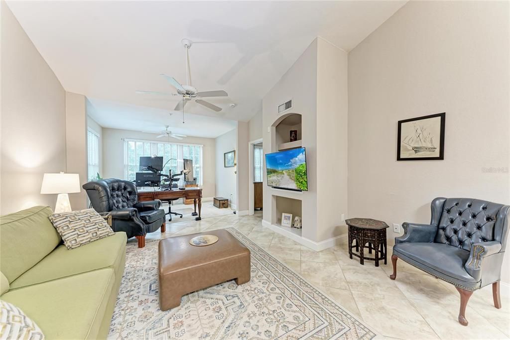 待售: $231,900 (1 贝兹, 1 浴室, 949 平方英尺)