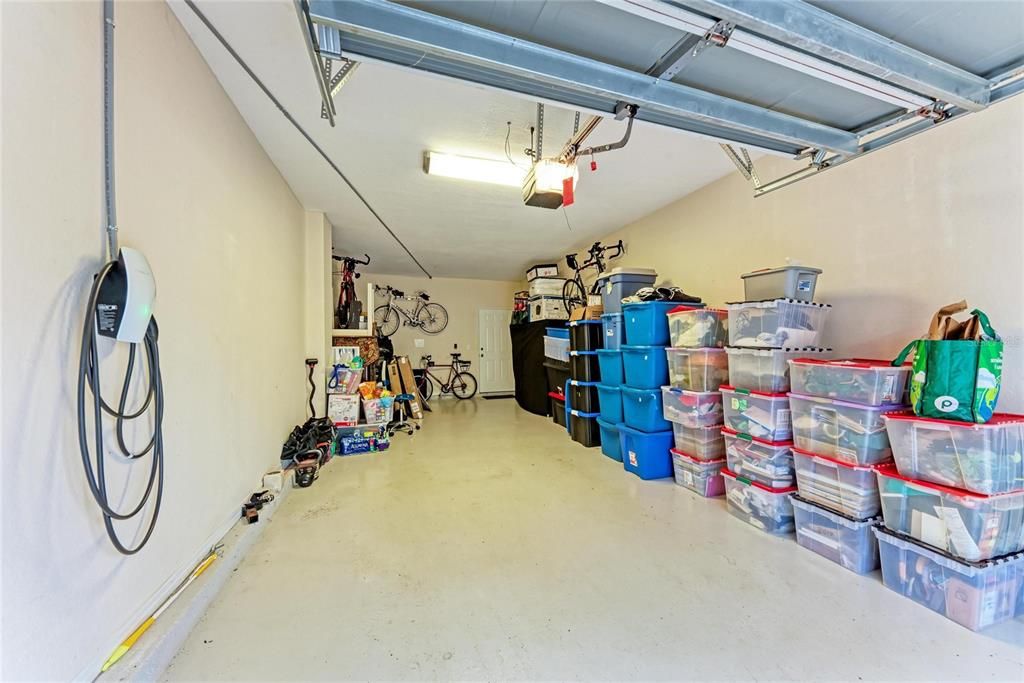 待售: $231,900 (1 贝兹, 1 浴室, 949 平方英尺)