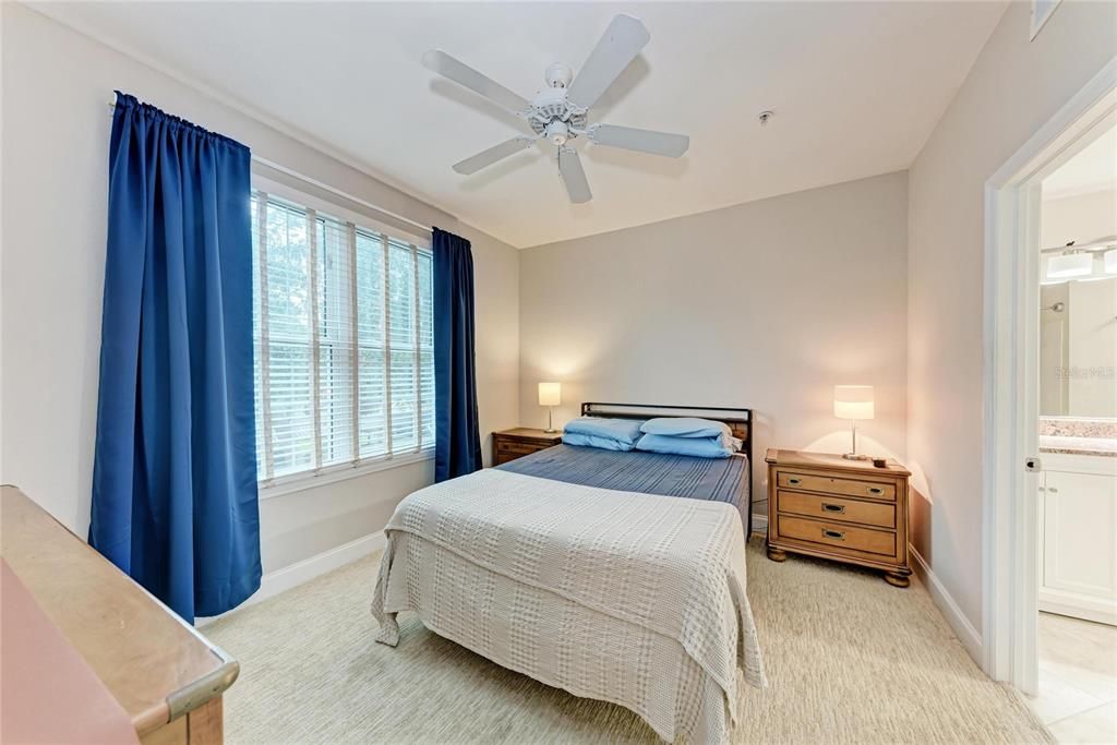 待售: $231,900 (1 贝兹, 1 浴室, 949 平方英尺)