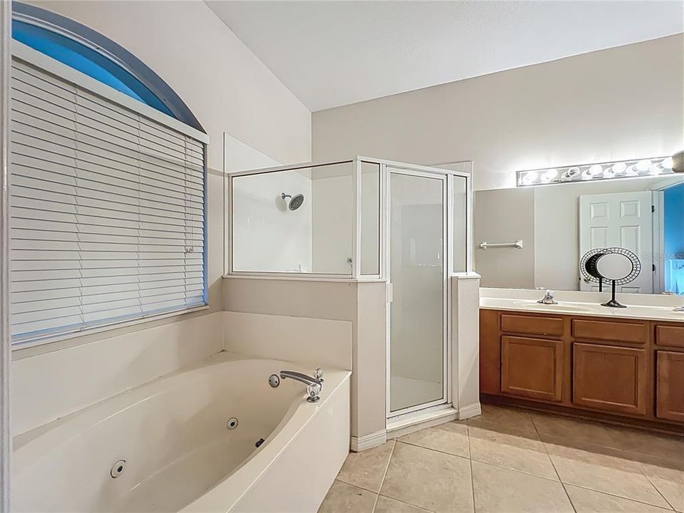 For Sale: $462,000 (4 beds, 2 baths, 1980 Square Feet)