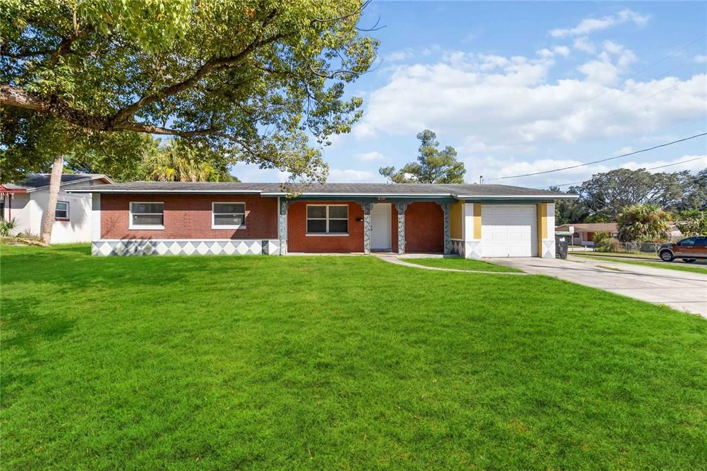 合同活跃: $290,000 (4 贝兹, 2 浴室, 1777 平方英尺)