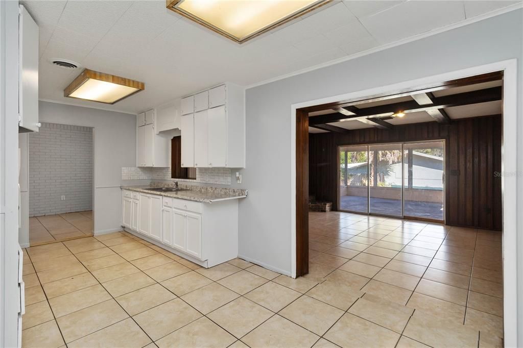 合同活跃: $290,000 (4 贝兹, 2 浴室, 1777 平方英尺)